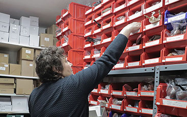 Marie-Noëlle connait le stock de pipes comme sa poche