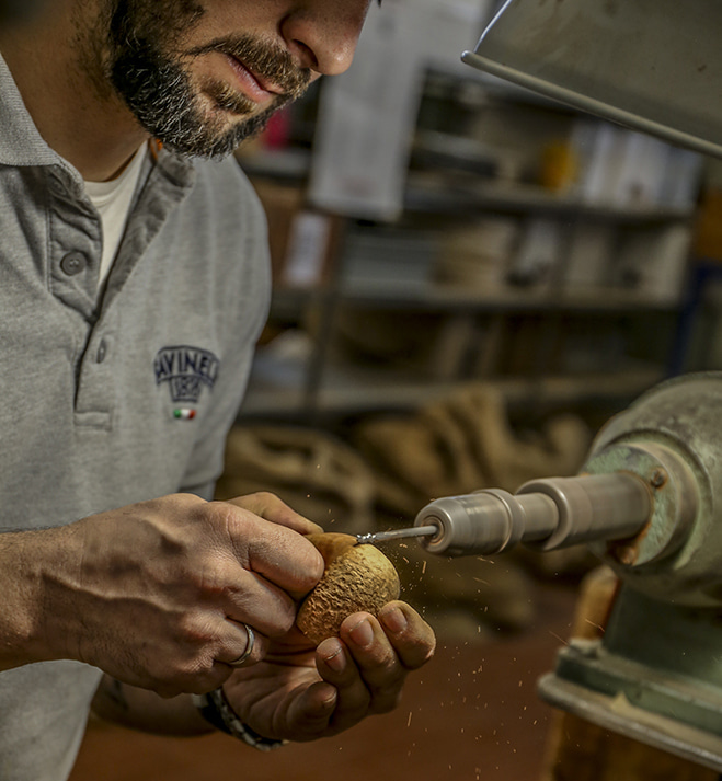 Le rusticage d'une pipe en bruyère